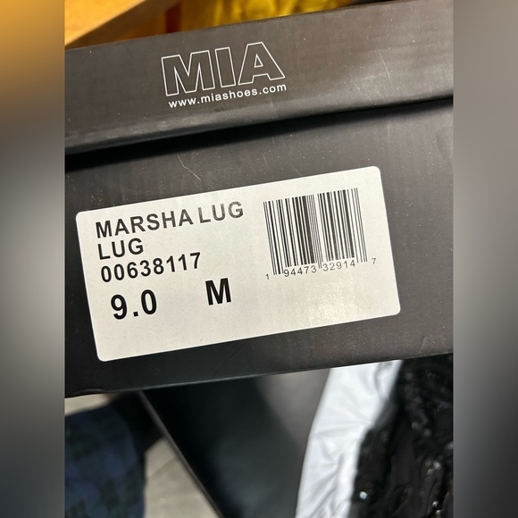 Women’s Size 9 Mia’s Marsha Lug Brown Ankle Boots with Knit Cuff - Picture 3 of 4